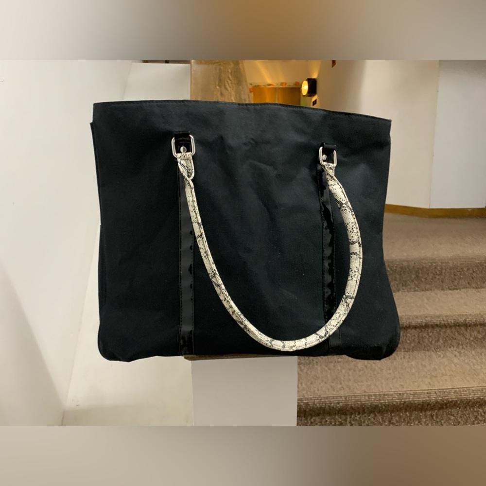 DSW Faux Snakeskin Handled 3 Compartment Zippered Weekend Overnight Tote Bag